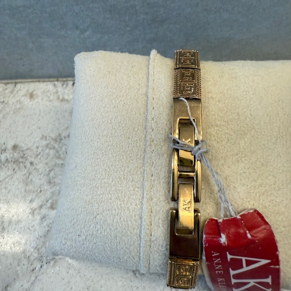 Pre-Owned  Vintage Women's Squared gold tone Anne Klein wristwatch - Picture 4 of 7